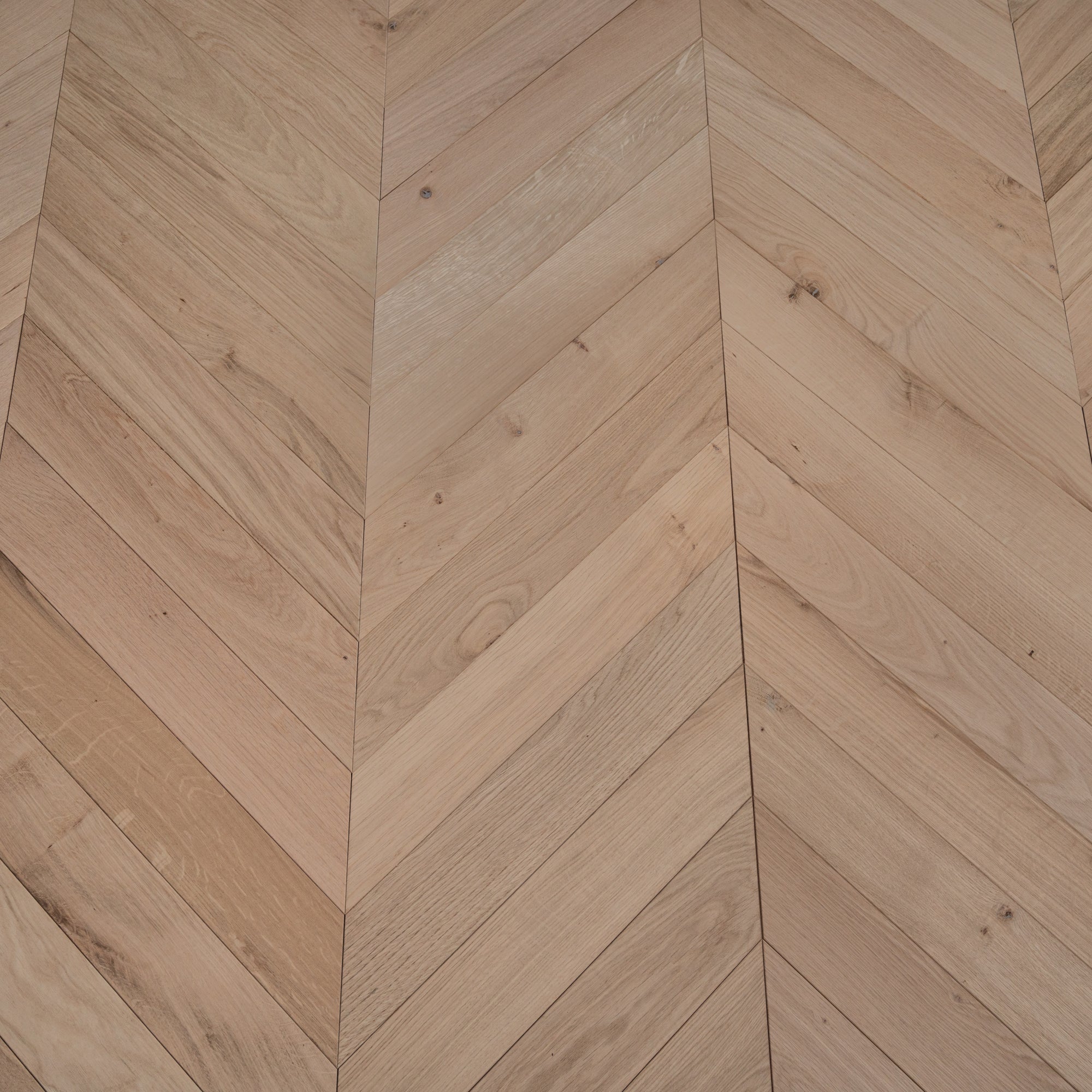 Chevron Engineered Classic Oak 14mm x 90mm - Unfinished