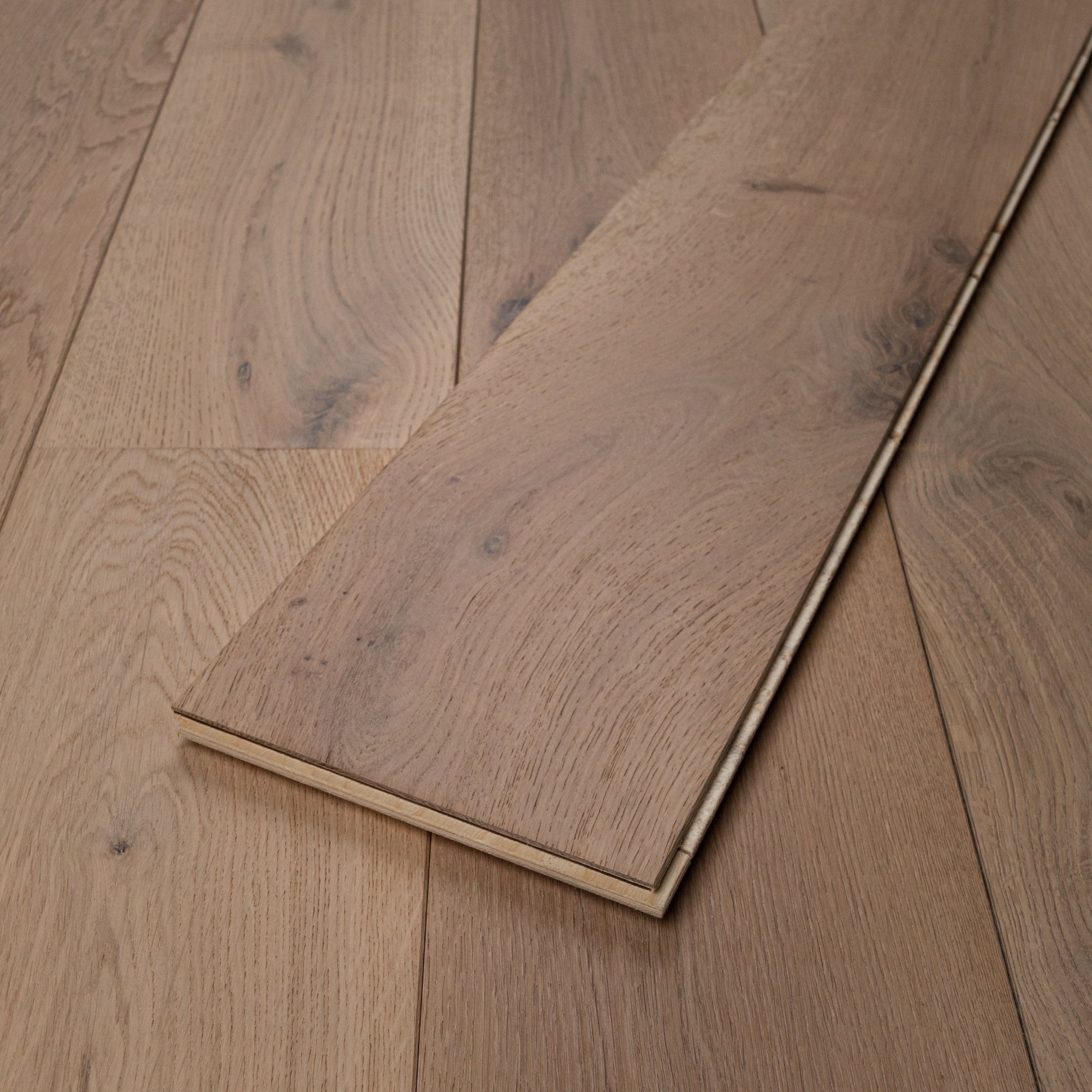 Engineered Classic Oak Flooring 14mm x190 Invisible Lacquered