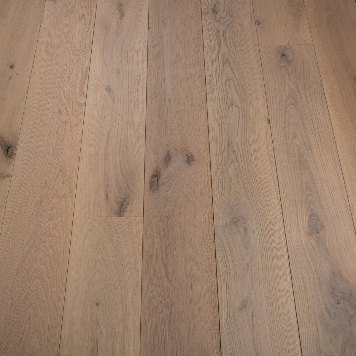 Engineered Classic Oak Flooring 14mm x190 Invisible Lacquered