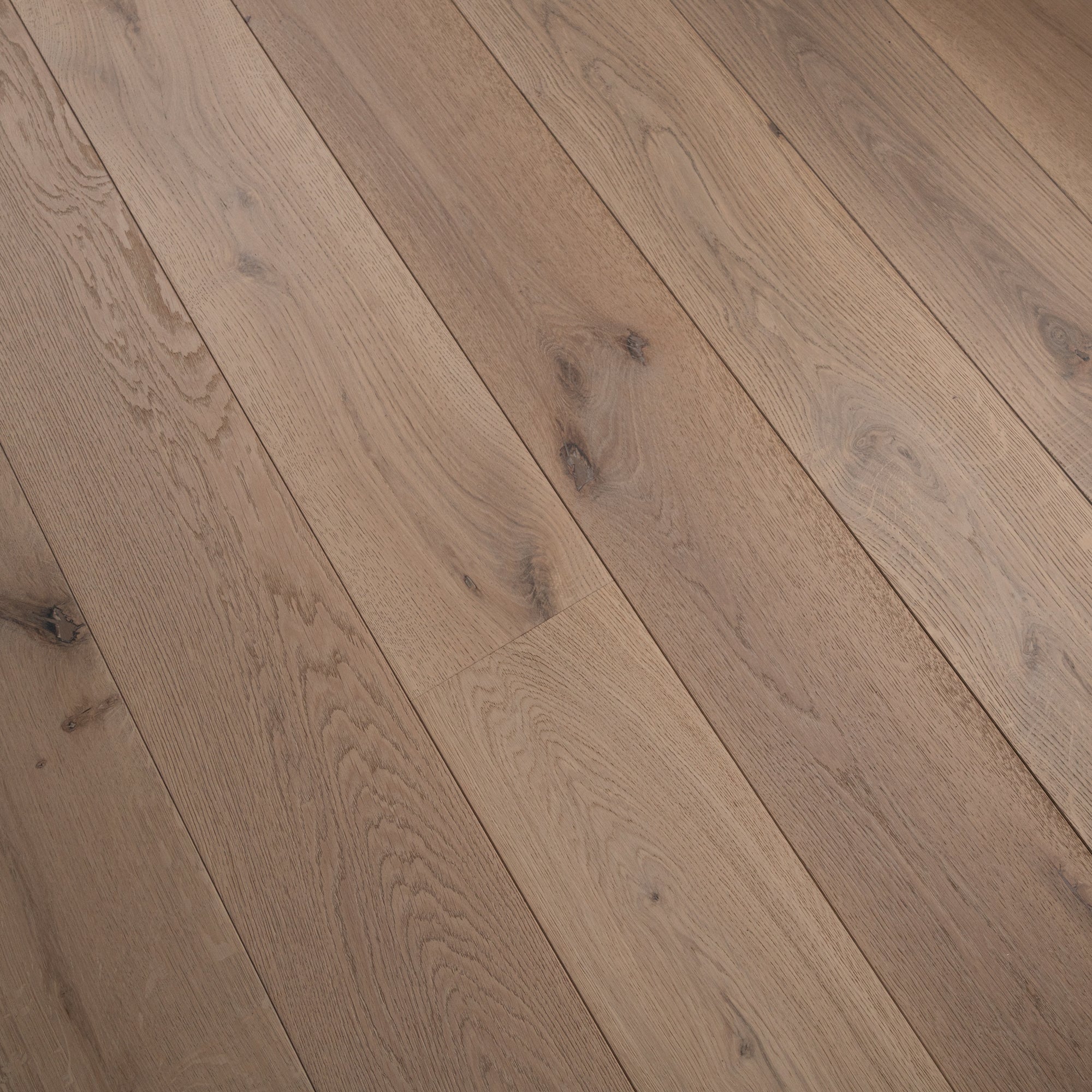 Engineered Classic Oak Flooring 14mm x190 Invisible Lacquered