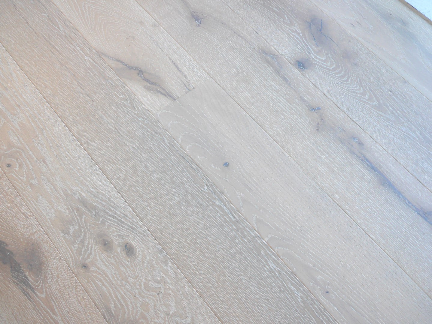 Engineered Rustic Oak Flooring 14mm x 190 White Washed