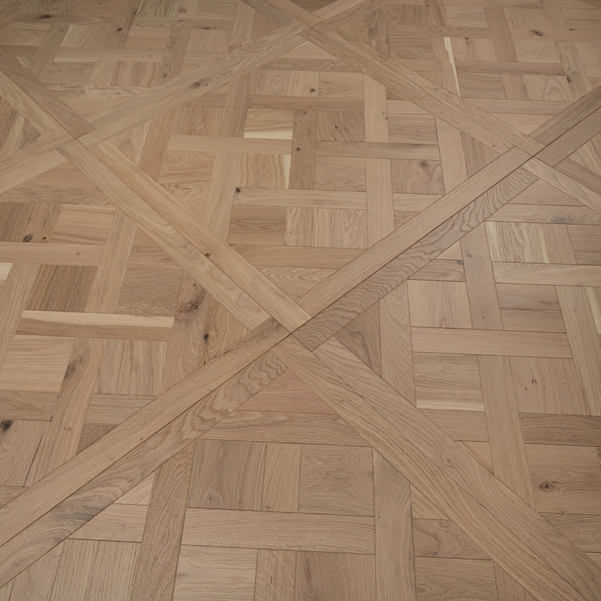 Wood Versailles 800x800mm - Invisible Lacquered