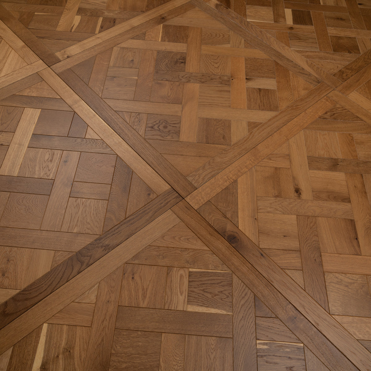 Wood Versailles 800x800mm - Smoked Lacquered