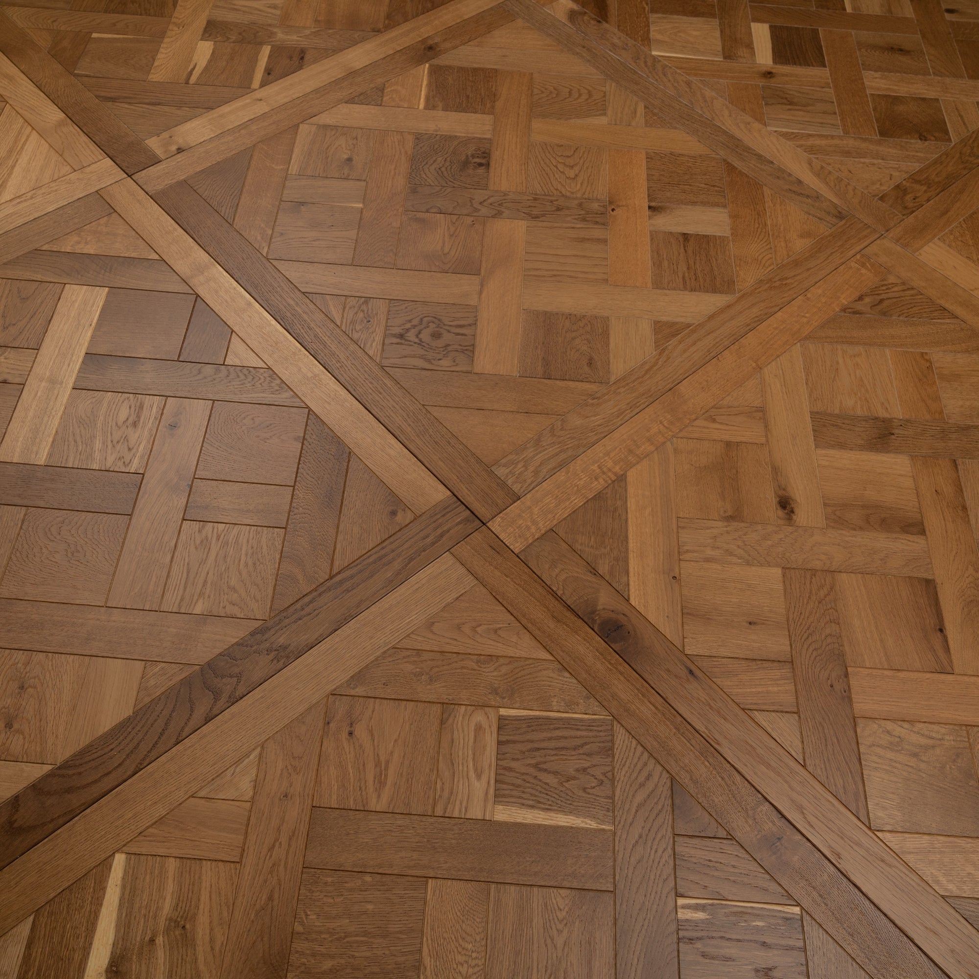 Wood Versailles 800x800mm - Smoked Lacquered