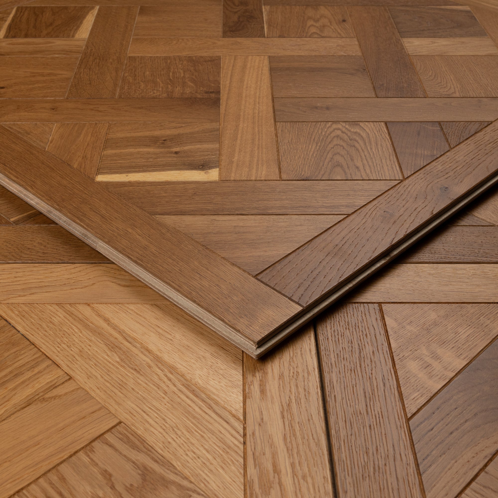 Wood Versailles 800x800mm - Smoked Lacquered