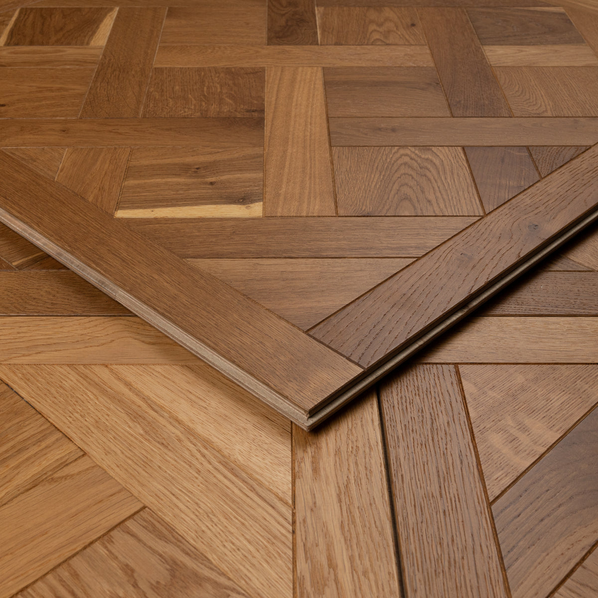 Wood Versailles 800x800mm - Smoked Lacquered