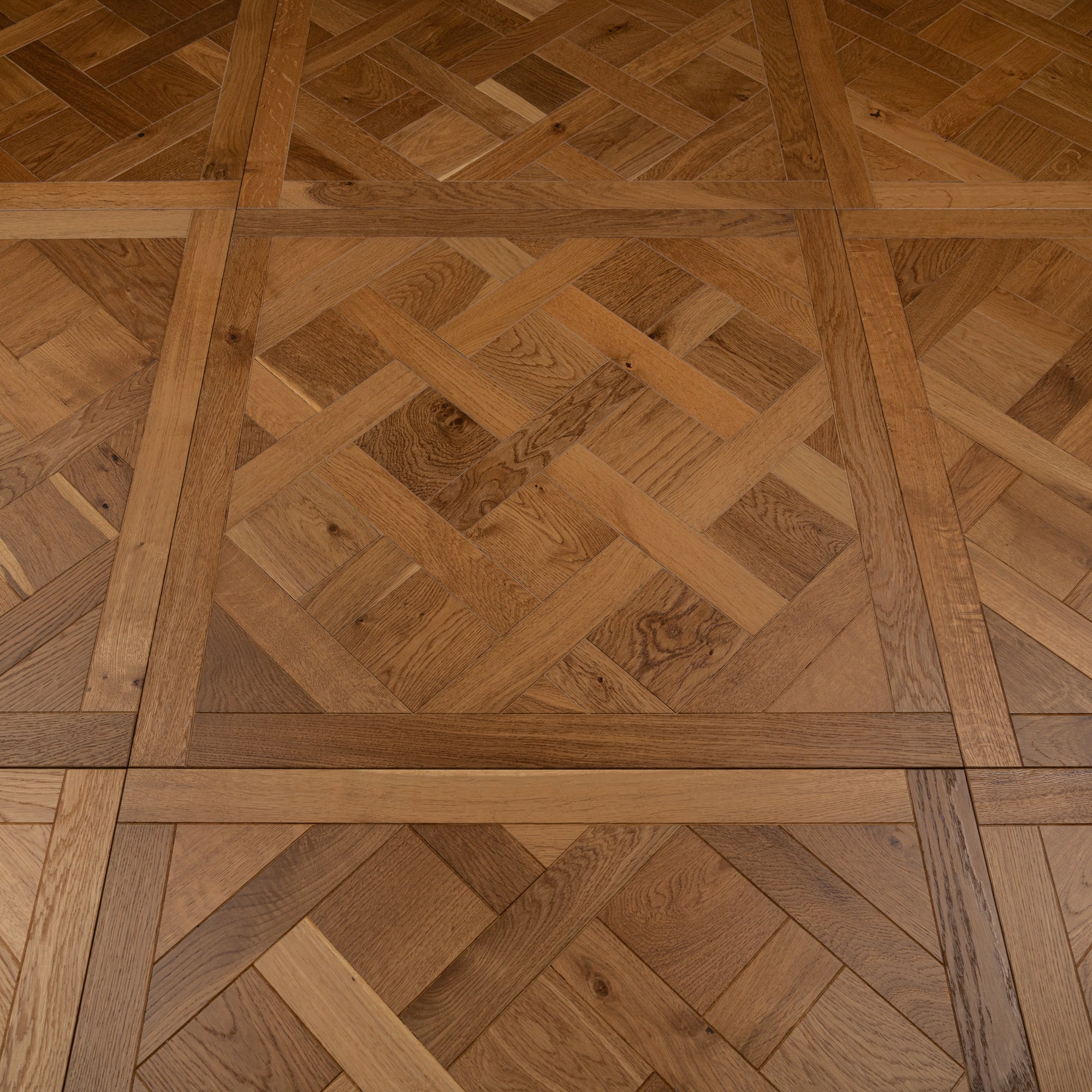 Wood Versailles 800x800mm - Smoked Lacquered